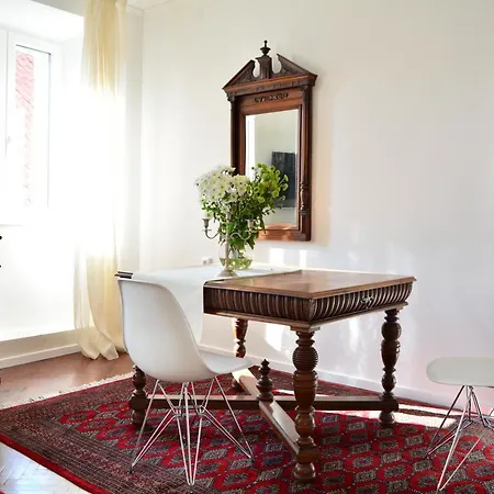 Apartman Milesi شقة