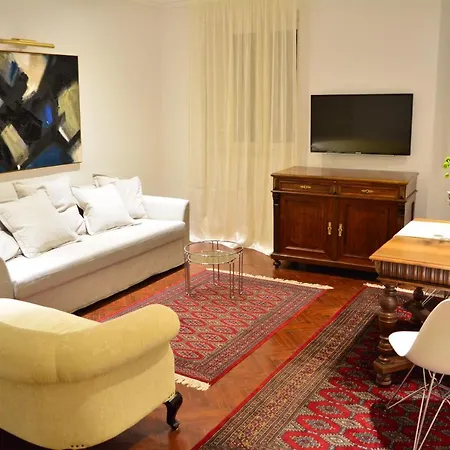 Apartman Milesi شقة *