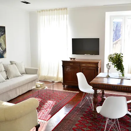 Apartman Milesi شقة *